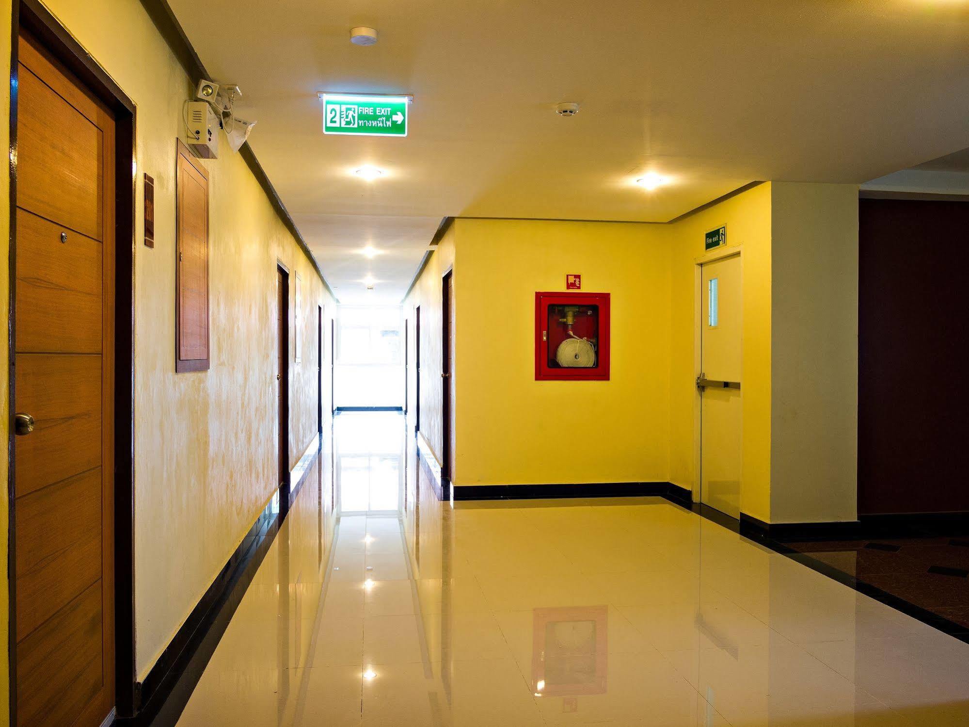 Nrv Place Apart Hotel Bangkok Extérieur photo
